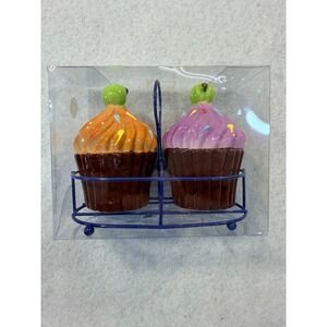 CIB Ceramic Cupcake Salt and Pepper Shakers Set with Blue Metal Caddy Rack‎ NEW